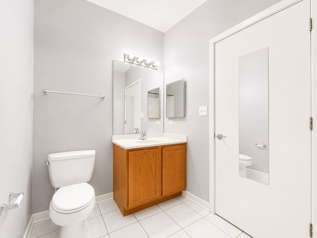 803 E 41ST Street 1B, Chicago, IL 60653