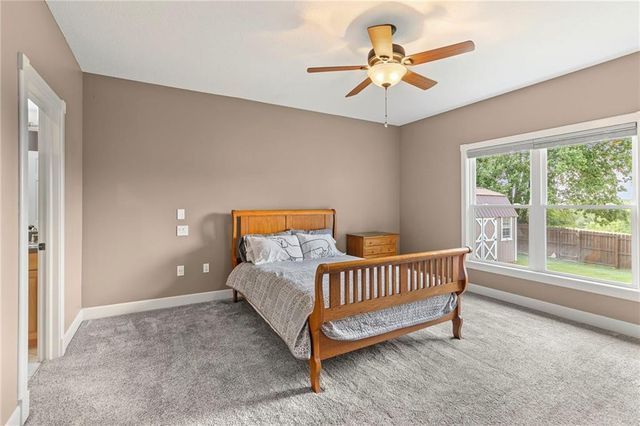 1401 SE Woodbine Drive, Blue Springs, MO 64014