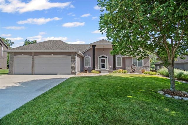 1401 SE Woodbine Drive, Blue Springs, MO 64014