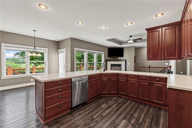 1401 SE Woodbine Drive, Blue Springs, MO 64014