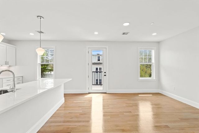 4 Wakefield Ave 4, Wakefield, MA 01880