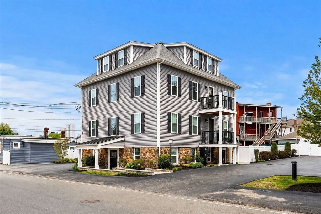 4 Wakefield Ave 4, Wakefield, MA 01880