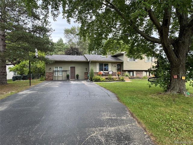 3877 Westlyn Drive, Lake Orion Village, MI 48359