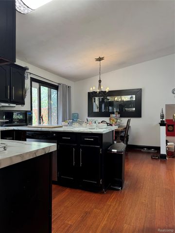3877 Westlyn Drive, Lake Orion Village, MI 48359