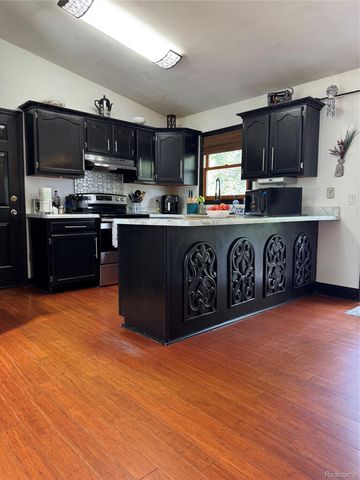 3877 Westlyn Drive, Lake Orion Village, MI 48359