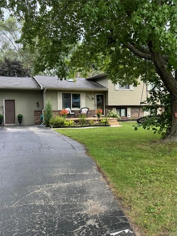 3877 Westlyn Drive, Lake Orion Village, MI 48359