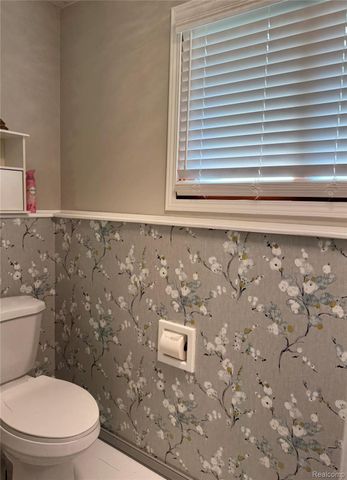 3877 Westlyn Drive, Lake Orion Village, MI 48359
