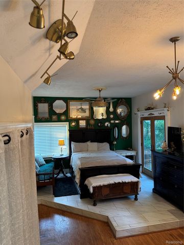 3877 Westlyn Drive, Lake Orion Village, MI 48359