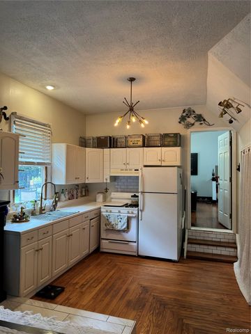 3877 Westlyn Drive, Lake Orion Village, MI 48359