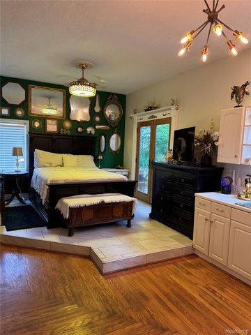 3877 Westlyn Drive, Lake Orion Village, MI 48359