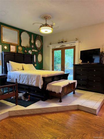 3877 Westlyn Drive, Lake Orion Village, MI 48359