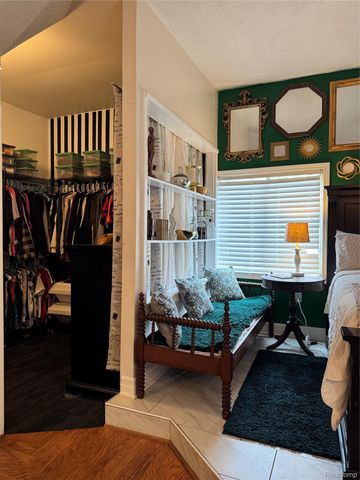 3877 Westlyn Drive, Lake Orion Village, MI 48359