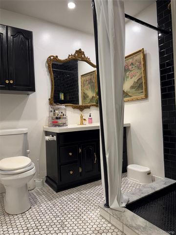 3877 Westlyn Drive, Lake Orion Village, MI 48359