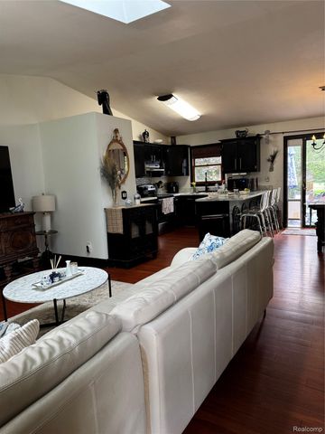 3877 Westlyn Drive, Lake Orion Village, MI 48359