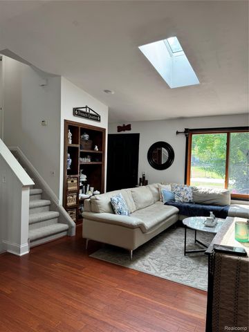 3877 Westlyn Drive, Lake Orion Village, MI 48359