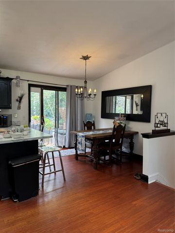3877 Westlyn Drive, Lake Orion Village, MI 48359