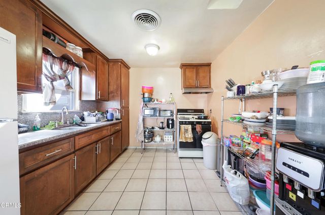 1318 Vale Street, Bakersfield, CA 93307