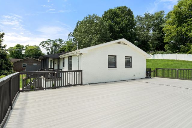 213 Riverwood Dr, Hendersonville, TN 37075