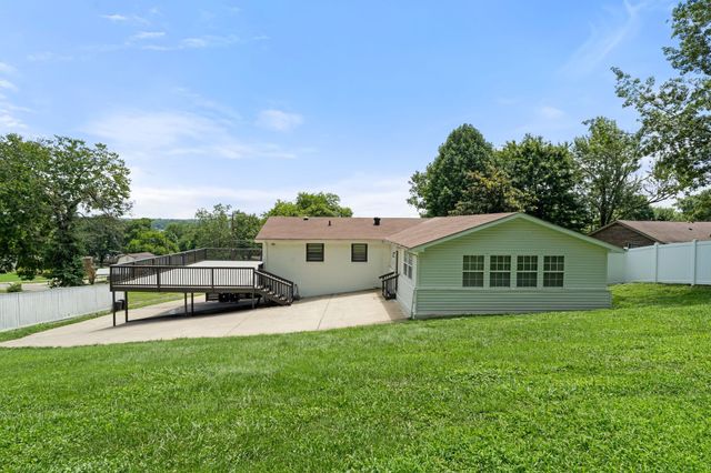 213 Riverwood Dr, Hendersonville, TN 37075