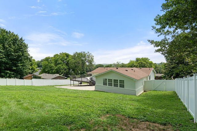 213 Riverwood Dr, Hendersonville, TN 37075
