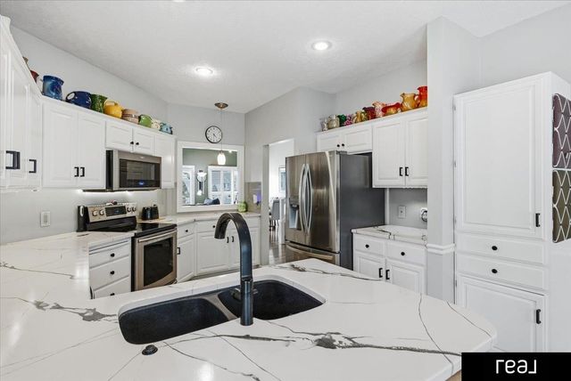 1070 Waters Edge Court, Carter Lake, IA 51510