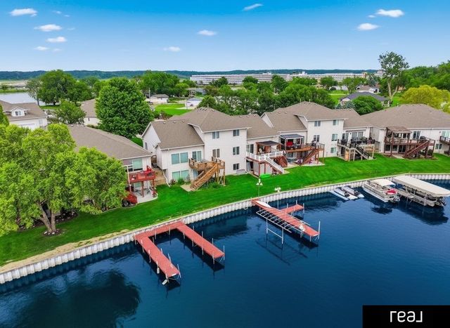 1070 Waters Edge Court, Carter Lake, IA 51510