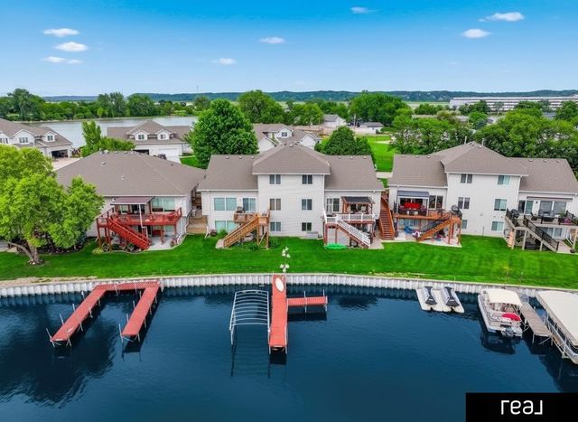 1070 Waters Edge Court, Carter Lake, IA 51510