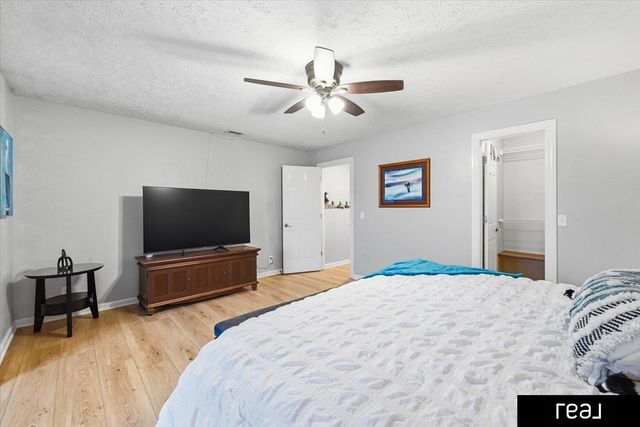 1070 Waters Edge Court, Carter Lake, IA 51510