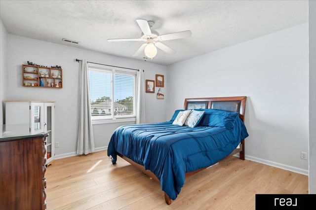 1070 Waters Edge Court, Carter Lake, IA 51510