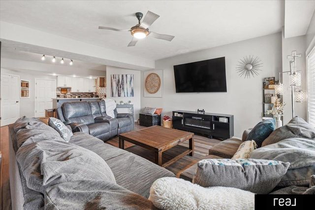1070 Waters Edge Court, Carter Lake, IA 51510