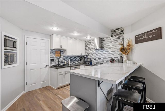 1070 Waters Edge Court, Carter Lake, IA 51510