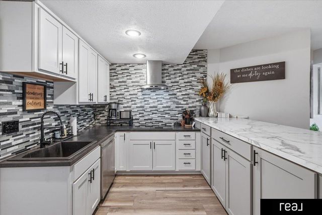 1070 Waters Edge Court, Carter Lake, IA 51510