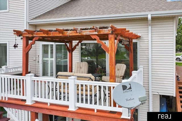 1070 Waters Edge Court, Carter Lake, IA 51510