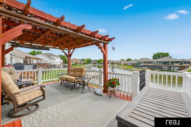 1070 Waters Edge Court, Carter Lake, IA 51510
