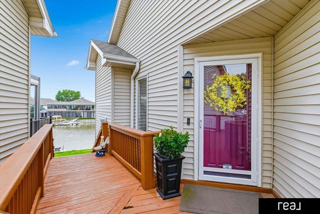 1070 Waters Edge Court, Carter Lake, IA 51510