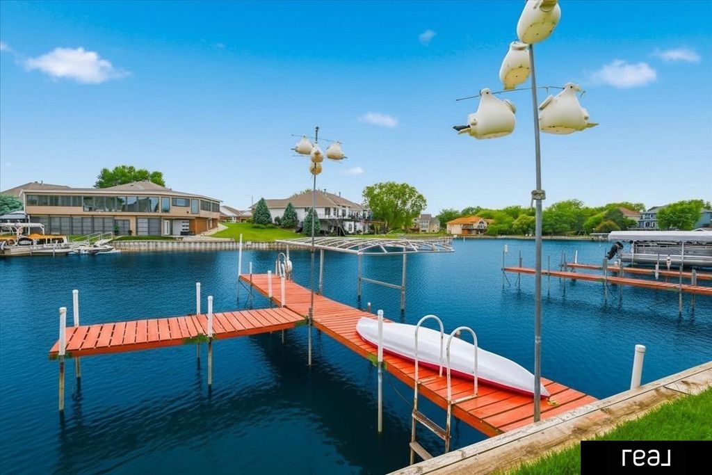 1070 Waters Edge Court, Carter Lake, IA 51510