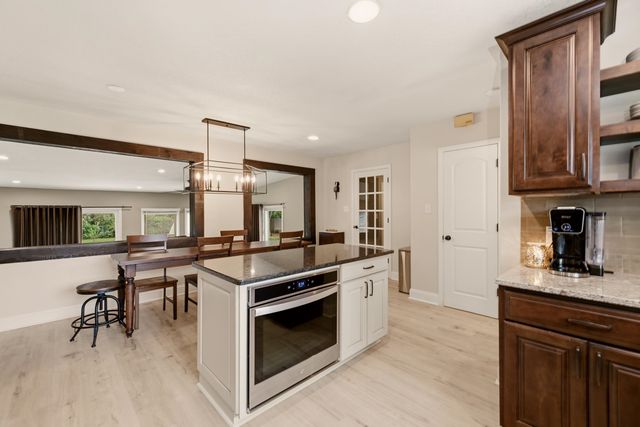 9 W Rolling Hills Dr, Wichita, KS 67212
