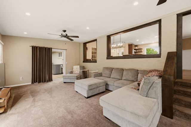9 W Rolling Hills Dr, Wichita, KS 67212