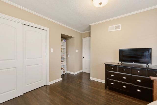 9 W Rolling Hills Dr, Wichita, KS 67212