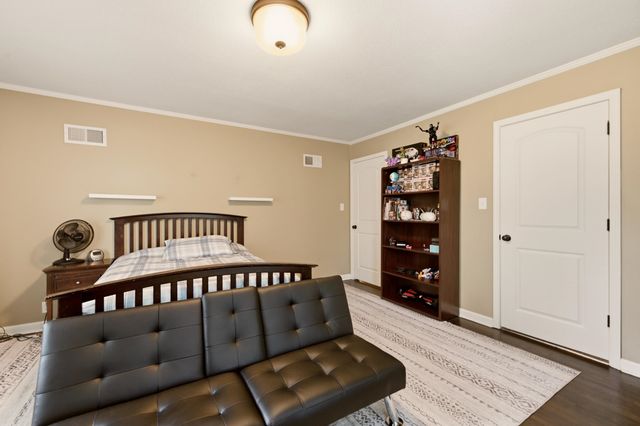 9 W Rolling Hills Dr, Wichita, KS 67212