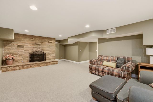 9 W Rolling Hills Dr, Wichita, KS 67212