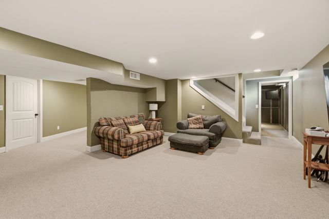 9 W Rolling Hills Dr, Wichita, KS 67212