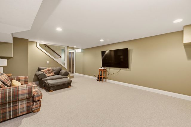 9 W Rolling Hills Dr, Wichita, KS 67212