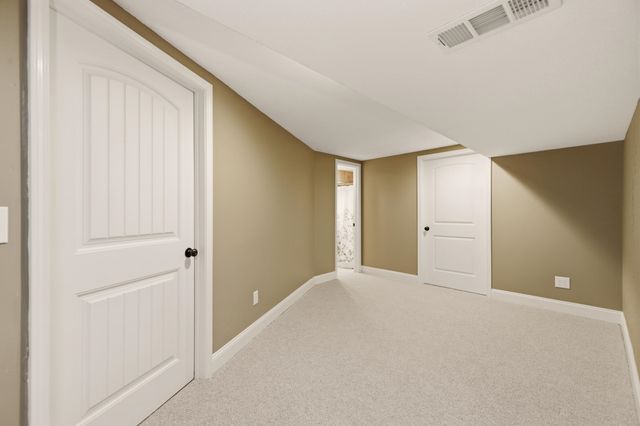 9 W Rolling Hills Dr, Wichita, KS 67212