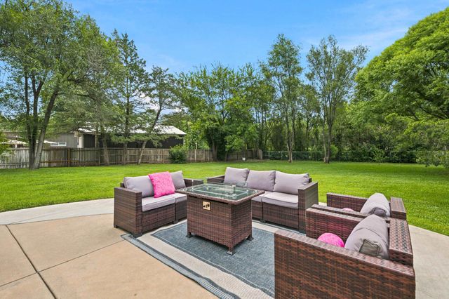 9 W Rolling Hills Dr, Wichita, KS 67212