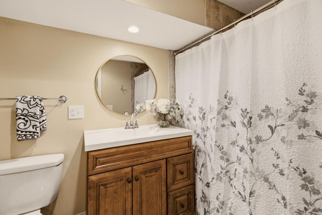 9 W Rolling Hills Dr, Wichita, KS 67212