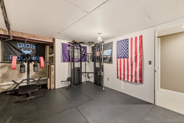 9 W Rolling Hills Dr, Wichita, KS 67212