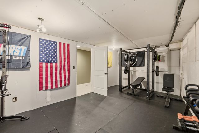 9 W Rolling Hills Dr, Wichita, KS 67212