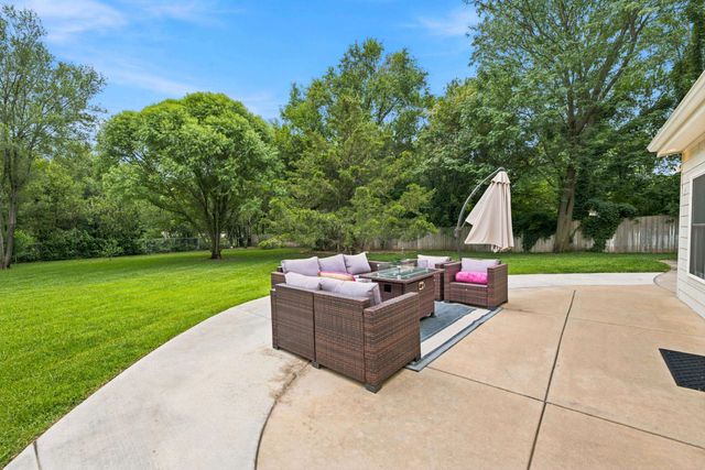 9 W Rolling Hills Dr, Wichita, KS 67212
