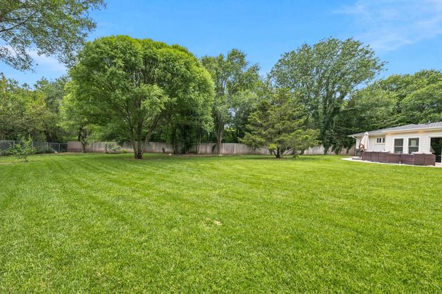 9 W Rolling Hills Dr, Wichita, KS 67212